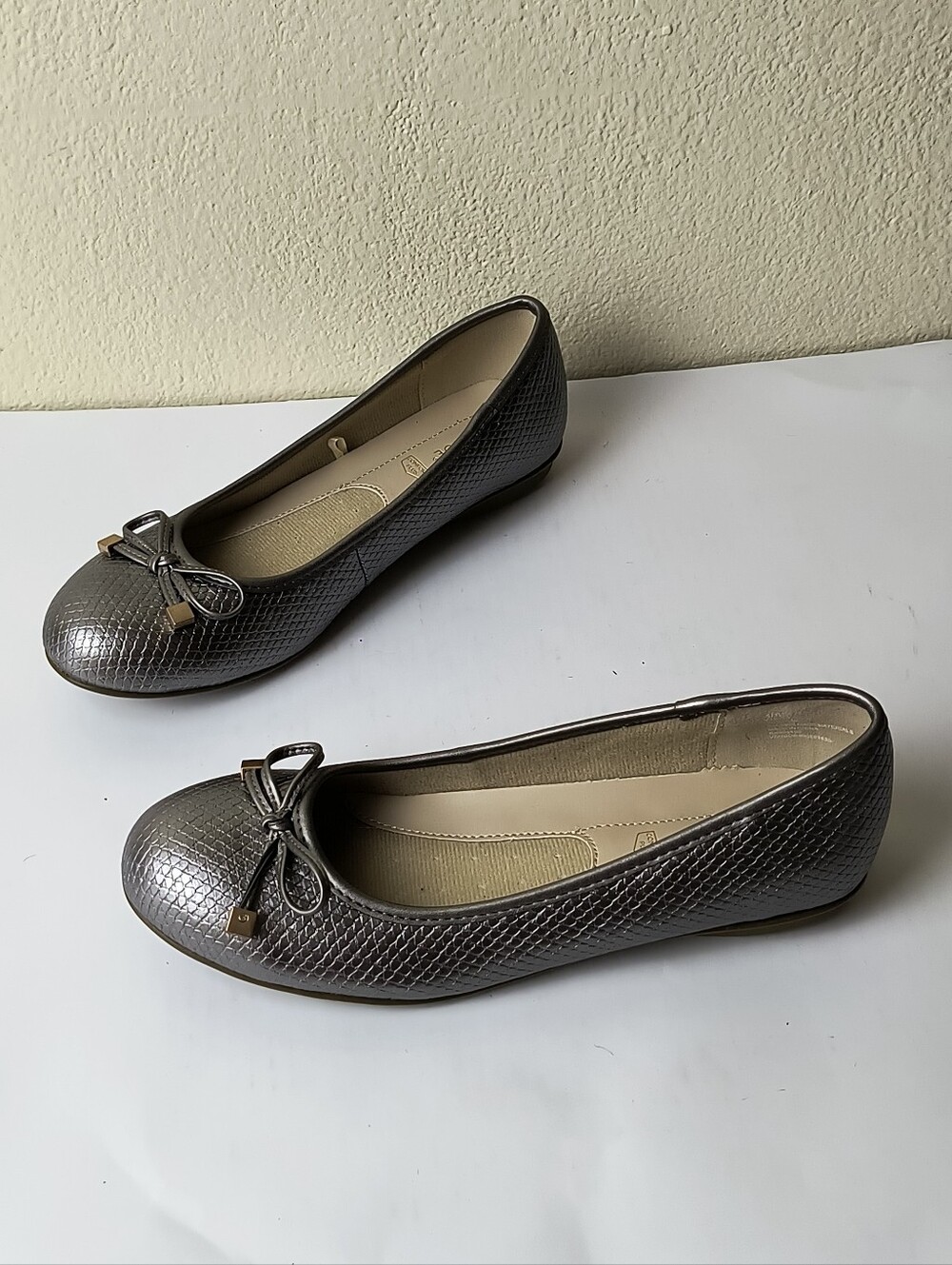 Gold Toe 7.5M Metallic Charcoal Textured Ballet Flats with Bow